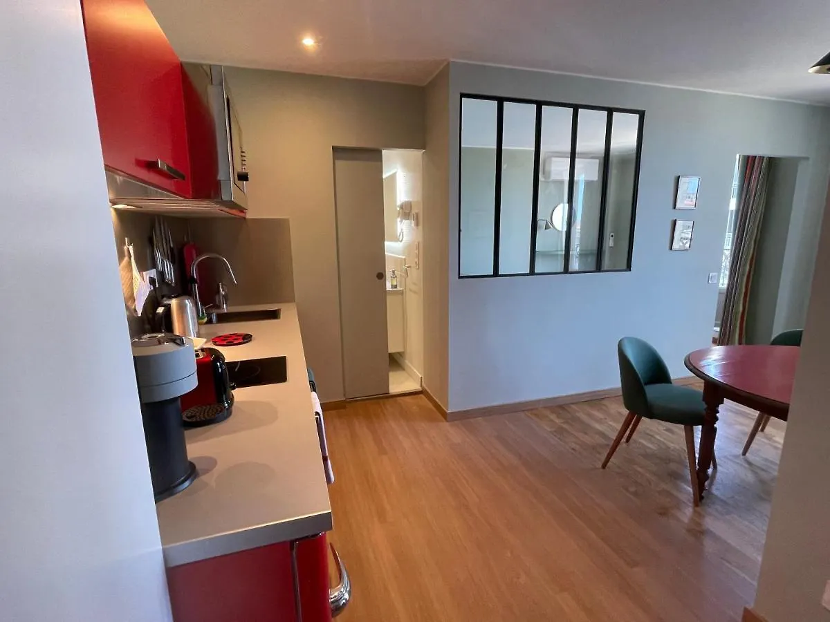 Appartement Mignon Calme Douillet Ascenseur Clim Etage Eleve Proche Parking Et Toutes Commodites Au Coeur Du Toulon Historique 아파트