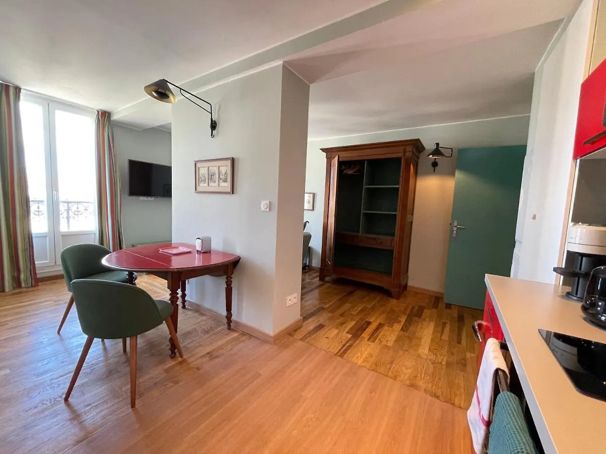 Appartement Mignon Calme Douillet Ascenseur Clim Etage Eleve Proche Parking Et Toutes Commodites Au Coeur Du Toulon Historique