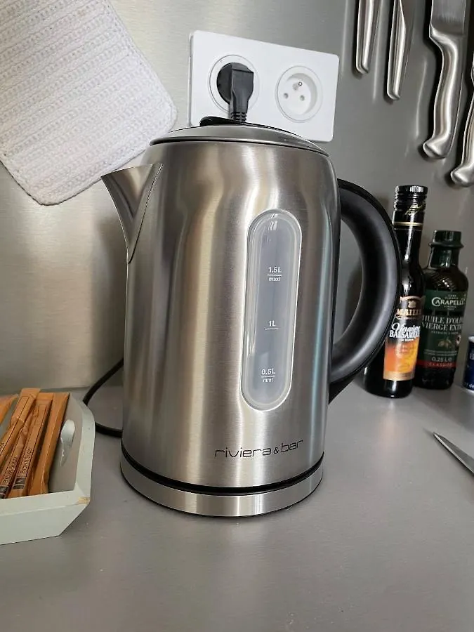 Appartement Mignon Calme Douillet Ascenseur Clim Etage Eleve Proche Parking Et Toutes Commodites Au Coeur Du Toulon Historique 0*,  프랑스