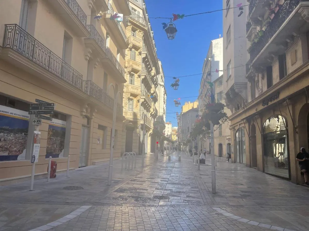아파트 Appartement Mignon Calme Douillet Ascenseur Clim Etage Eleve Proche Parking Et Toutes Commodites Au Coeur Du Toulon Historique