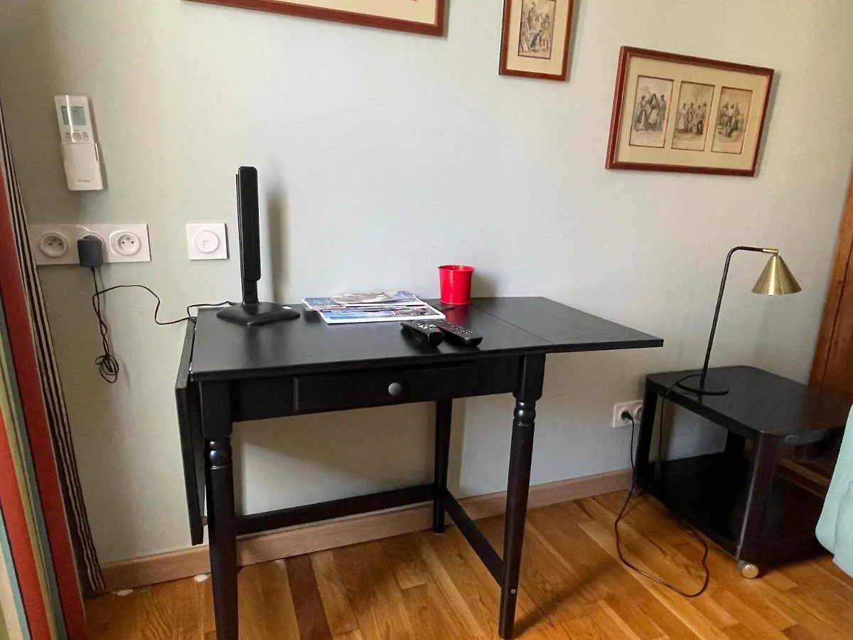 아파트 Appartement Mignon Calme Douillet Ascenseur Clim Etage Eleve Proche Parking Et Toutes Commodites Au Coeur Du Toulon Historique