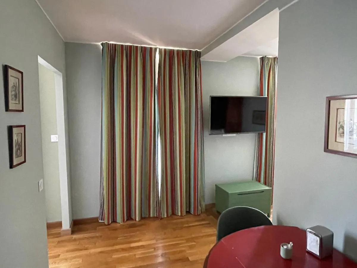 Appartement Mignon Calme Douillet Ascenseur Clim Etage Eleve Proche Parking Et Toutes Commodites Au Coeur Du Toulon Historique 아파트