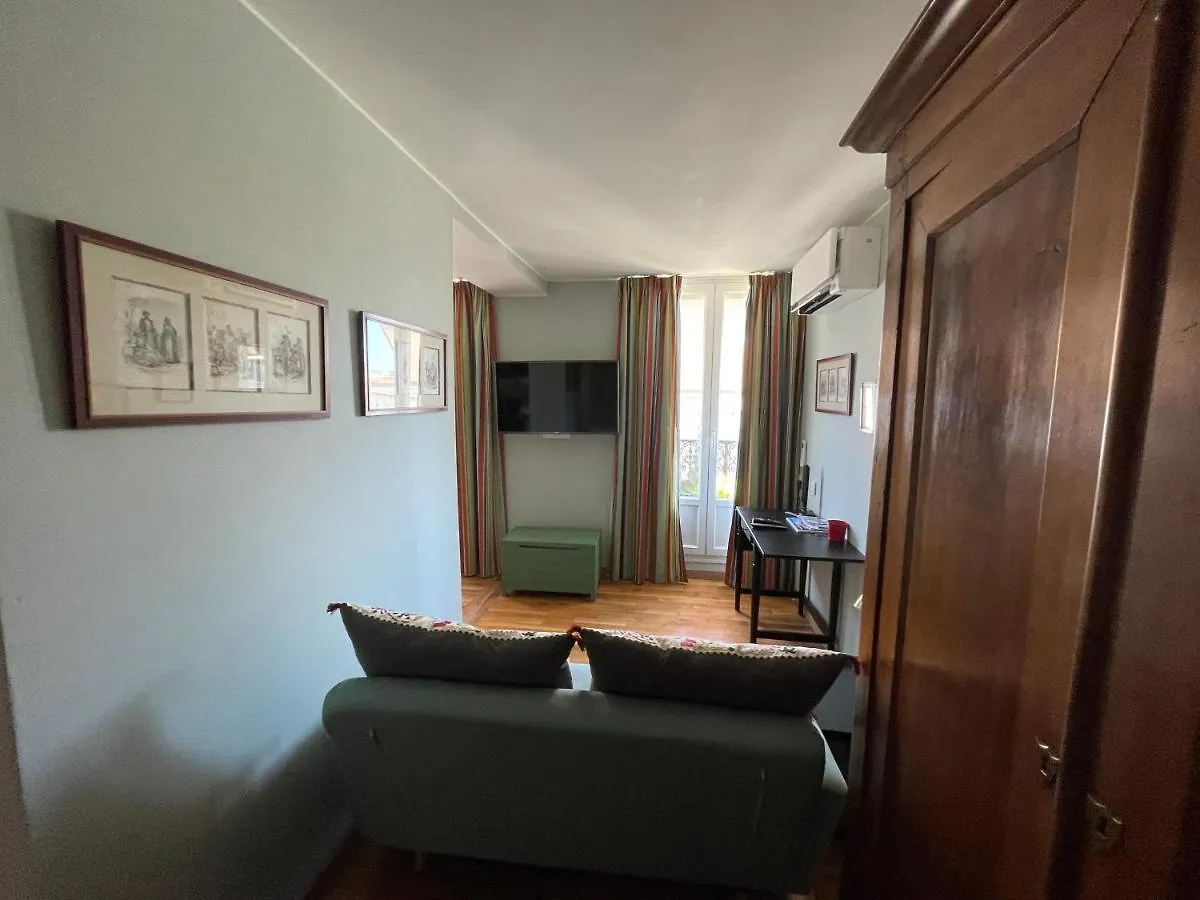 Appartement Mignon Calme Douillet Ascenseur Clim Etage Eleve Proche Parking Et Toutes Commodites Au Coeur Du Toulon Historique