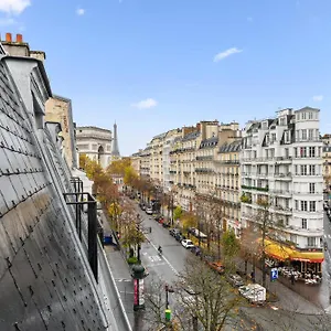 https://studio-mac-mahon-stunning-arc-de-triomphe-view.fr-paris.fr