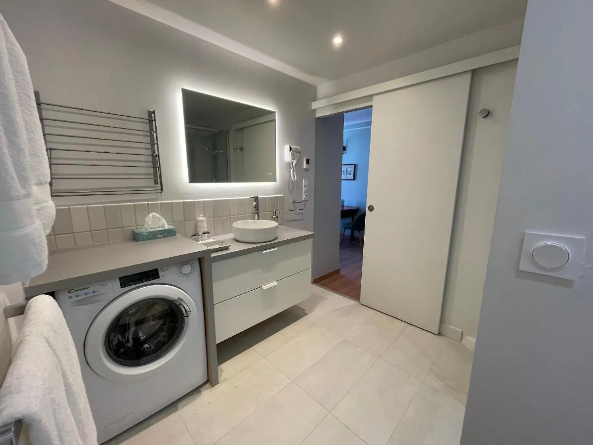 Mignon: Cozy Elevated Apartment in Historic Toulon France