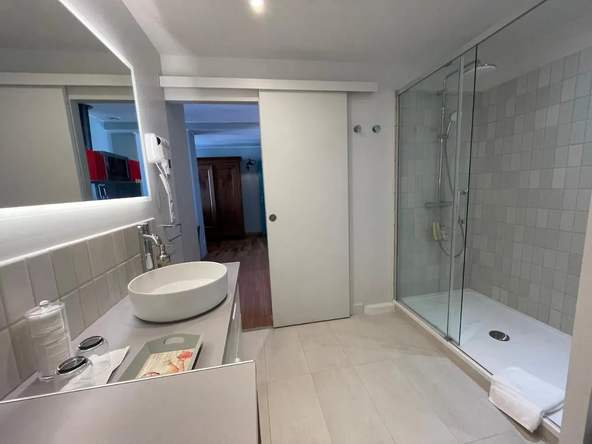 Mignon: Cozy Elevated Apartment in Historic Toulon