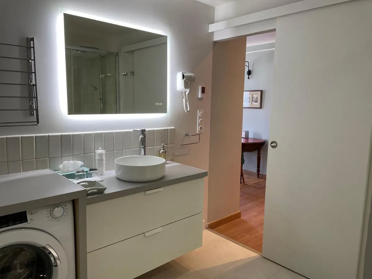 Mignon: Cozy Elevated Apartment in Historic Toulon France