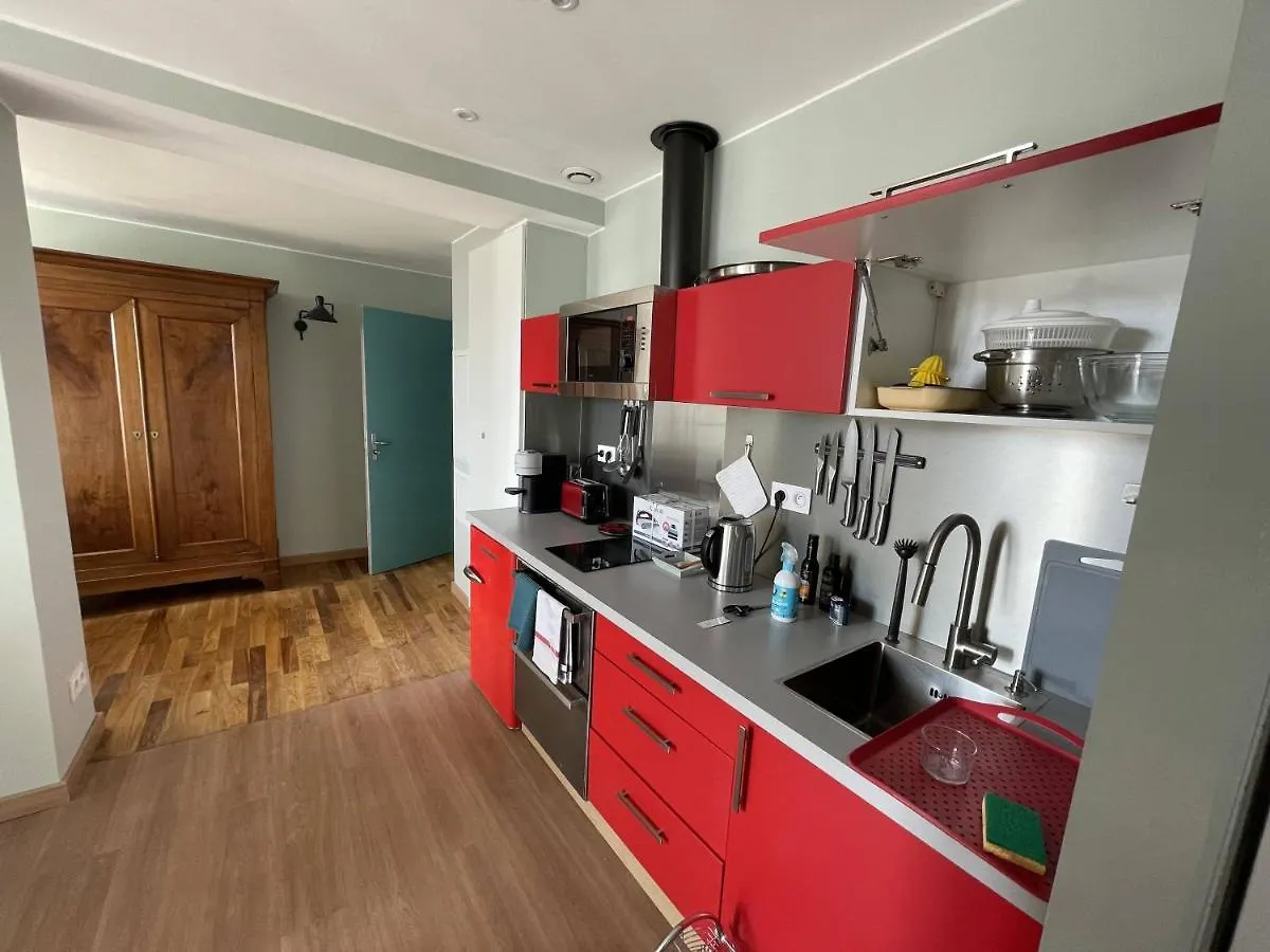 Mignon: Cozy Elevated Apartment in Historic Toulon 0*,