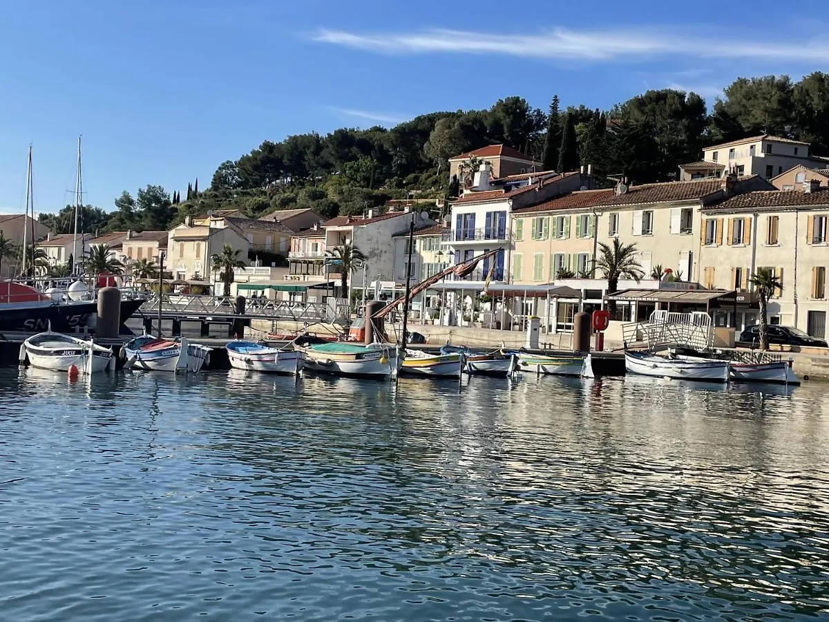 Mignon: Cozy Elevated Apartment in Historic Toulon
