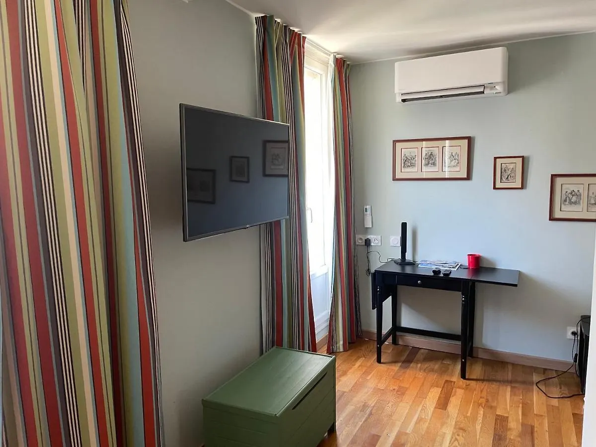 Mignon: Cozy Elevated Apartment in Historic Toulon France