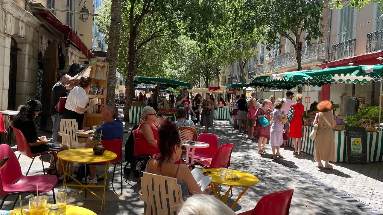 Mignon: Cozy Elevated Apartment in Historic Toulon 0*,  France